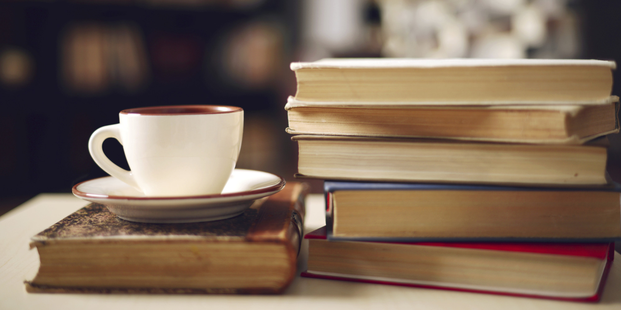 чашка кофе, книги на столе, мотивация, брайан трейси, обзор книги